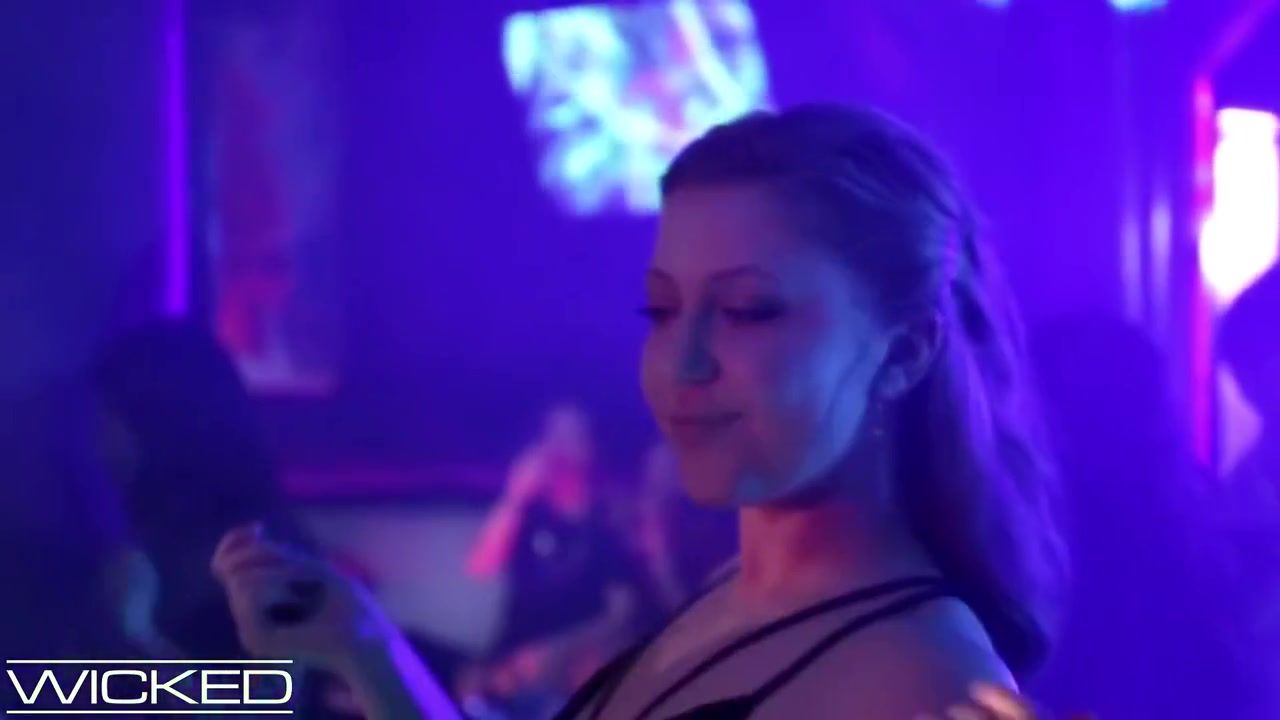PornHub Valentina & Abella Fucked & Facialized In Club Washroom - Jessy Jones, Valentina Nappi And Abella Danger xxxBunker