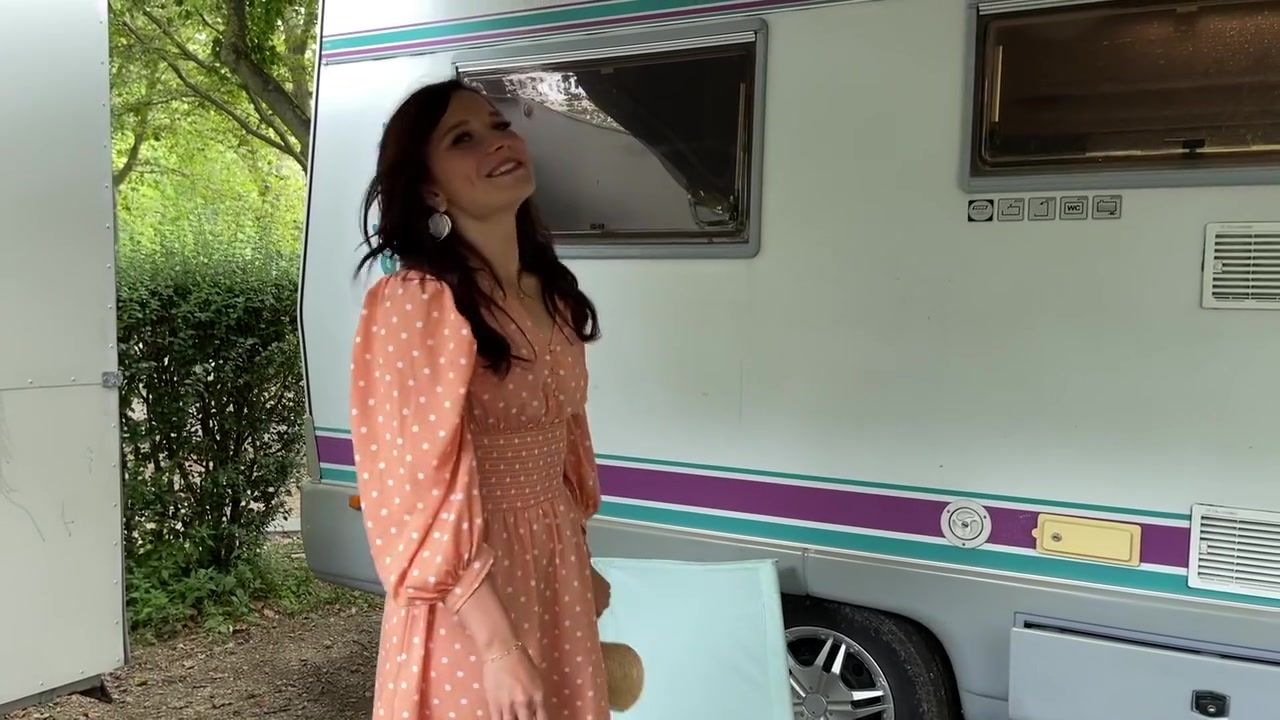 Petite Baise Anal Pour Le Casting De Clemence Dans Son Camping Car ! Stunning - 1