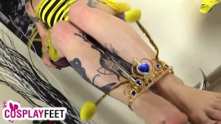 Petite Foot fetish bee cosplayer takes off striped stockings Gaycum