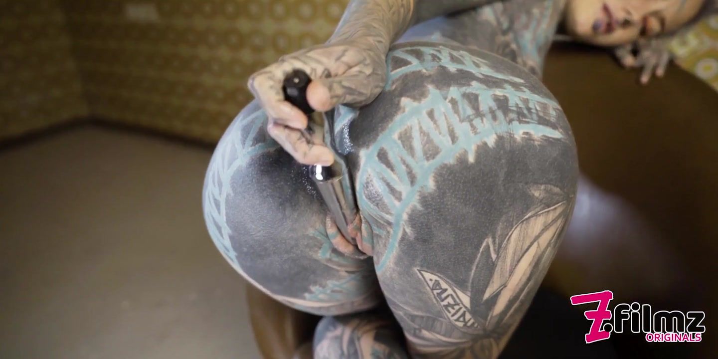 Black Tattooed Teen Testing Fuck Machine With Her Anal - Fuck Machine, Gapes Spandex