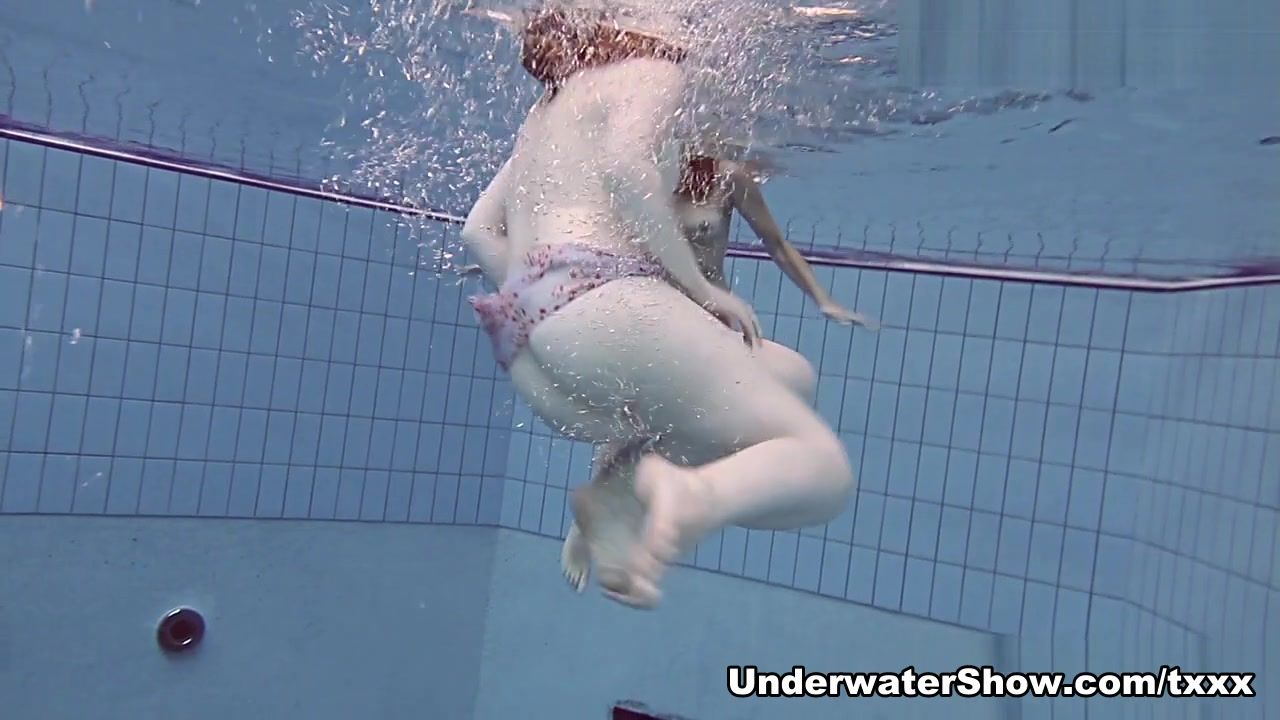 Bailando Ala Lenka Video - UnderwaterShow Hood - 1