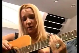 Pawg Her singing career is in doubt but she can really suck and fuck. FapSet