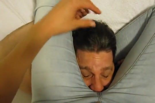 Gay Shorthair Dude gets his head trapped in a scissorhold Hardcore Fuck