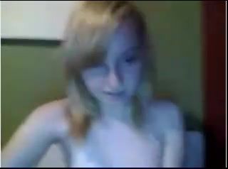 Gostosa Pale blonde teen enjoys fingering her cunt on live cam Leche - 1