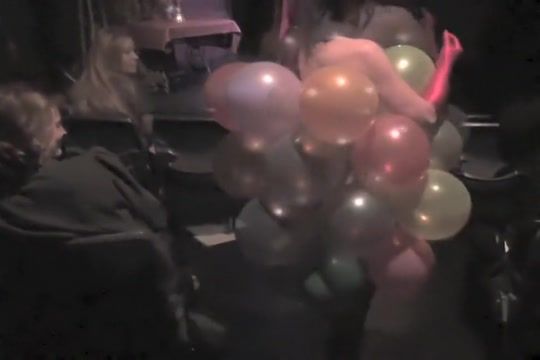 Rubia Burlesque Strip SHOW-33 Balloongirl Grool - 1