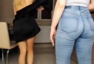 Booty Sweet ass in jeans spank Myfreecams