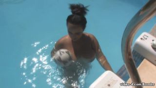 Ameture Porn Horny brunette with big tits masturbates in the pool Women