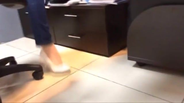 Dick Sucking Candid stagiere heels under desk du potenciel GirlfriendVideos