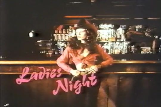 High Definition Annette Haven, Lisa De Leeuw, Nicole Black, Sonya Summers - Ladies Night (1980) Studs