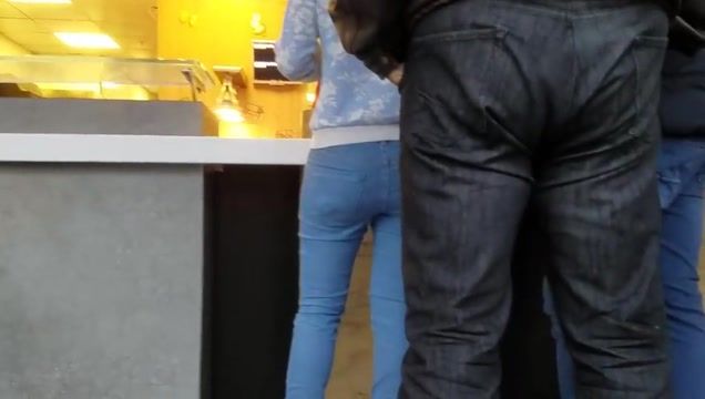 Family Porn Sweet brunette with ass in tight jeans Follada