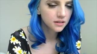 GirlScanner Blue haired girl in flowers plays with tits Webcam