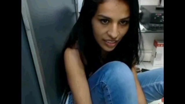 Webcams Latin girl shows and masturbates at work (real) Blowjobs - 1