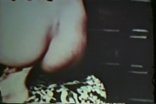 Deflowered Linda Lovelace Gets A Foot In Her Pussy SecretShows