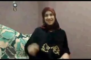 Hijab Arab milf masturbating passionately in amateur clip FuuKK