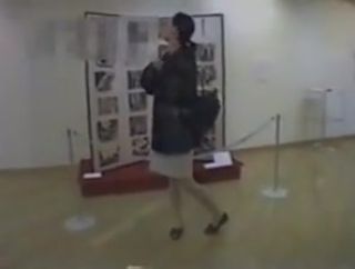 TurboBit Mature woman exposing nude at museum M Heels