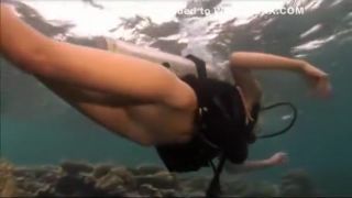 Hand Naked SCUBA dive Game