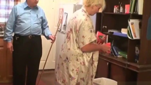 Cam Girl Old Master teaching his thick blonde servant to do the housework correctly Italiano