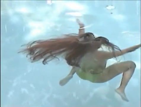 Free Amature Porn A woman of the long hair enters the pool Lovers - 1