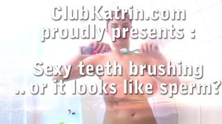 Plump XXX teeth brushing Vanessa Cage
