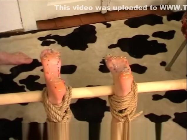 Nuru Foot Torture 120 Pins in feet Redbone