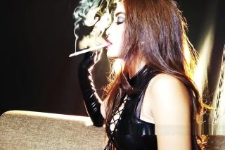 Ethnic Stunning Mia Smoking in Latex Sexcams