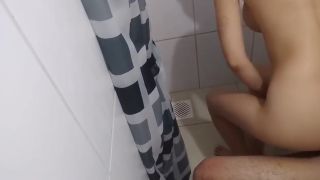 Cum On Face mamando um pau no banho - Pernocas - Moto Boy Sissy