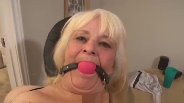 Vporn Swinging Anal Granny Double Penetration