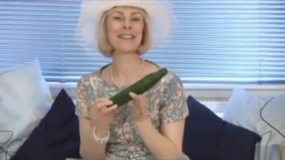 Free Hardcore Porn The very sexy Serena and her cucumber ! X18 - 1