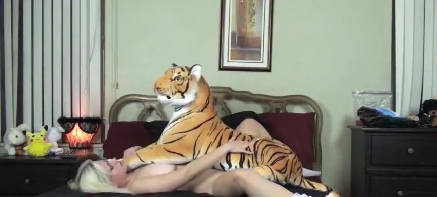Mmf masturbate with big tiger Gay - 1