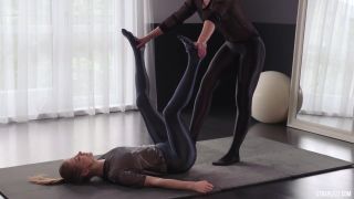 Ero-Video gym strap-on fetish - Merry and Danielle Arab